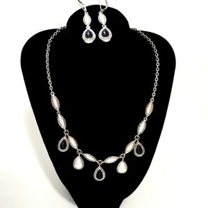 VINTAGE SILVER-TONE AND BLACK GLASS 16 -18" NECKLACE & LEVERBACK 2" EARRINGS SET